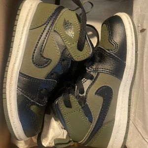 Black, white and olive Jordan 1 mids size 7c